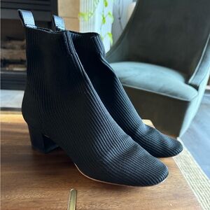 Everlane Glove Boots Black